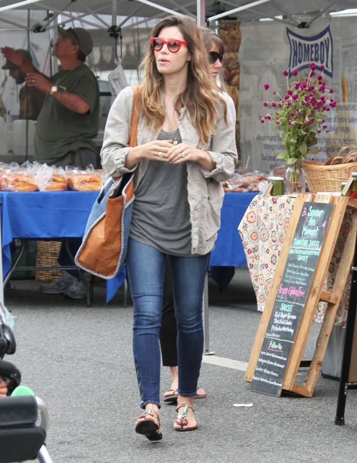 Jessica Biel Booty in Jeans, at the Farmers Market in Studio City