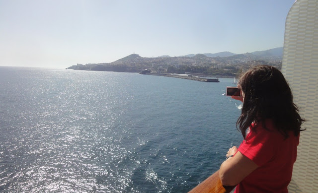 Blick vom Schiff zurück auf den Hafen von Funchal Blick vom Schiff zurück auf den Hafen von Funchal