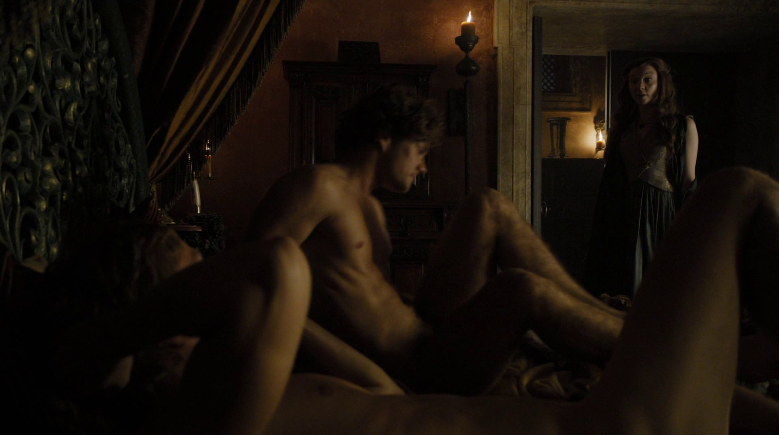 Will Tudor & Finn Jones naked bums in Game Of Thrones S05E01-HD! 