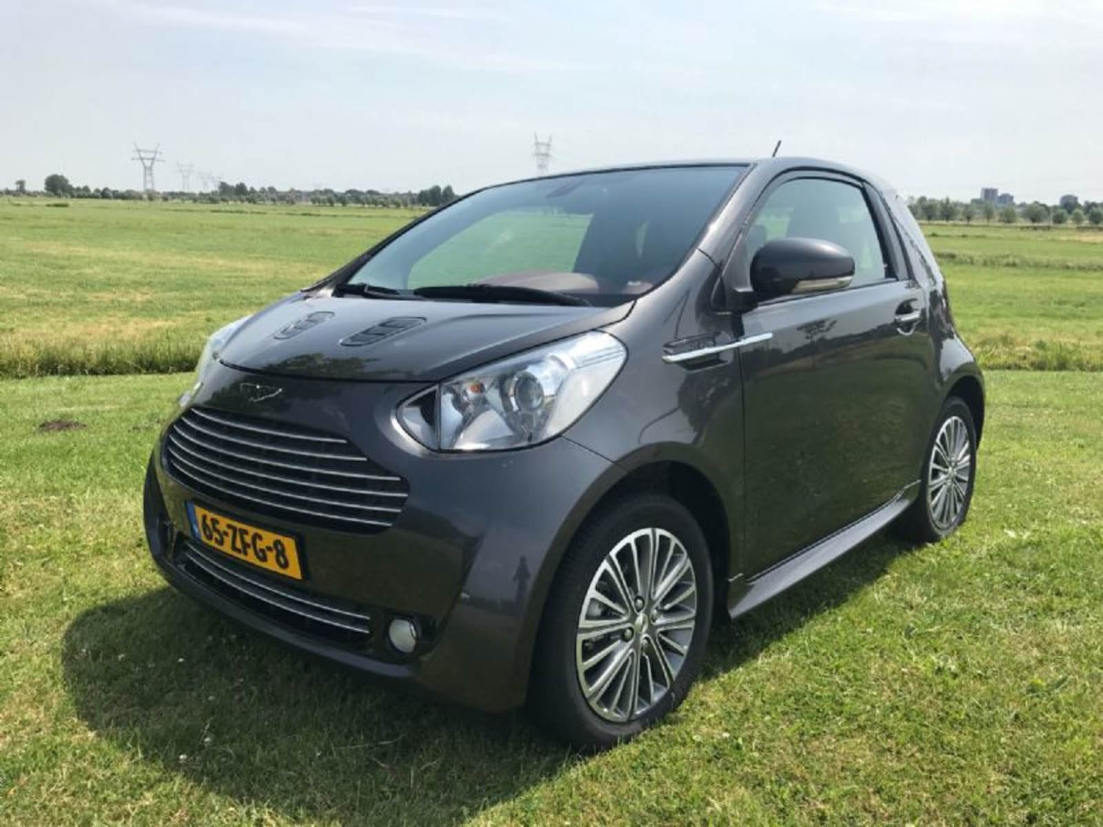 Toyota IQ Aston Martin Cygnet