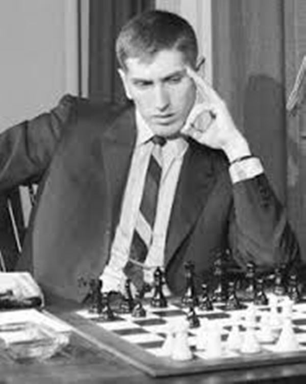 Bobby Fischer, se tornou o primeiro americano a conquistar um