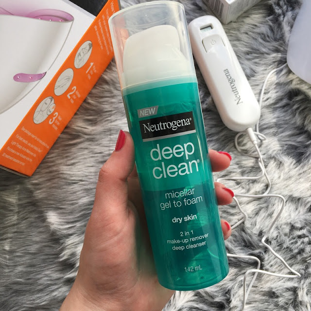 X N Makeup Neutrogena Visibly Clear Light Therapy Acne Mask