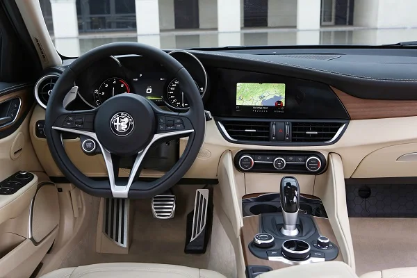 interior Alfa Romeo Giulia