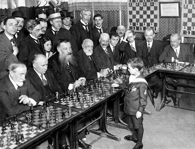 Samuel+Reshevsky,+age+8,+defeating+several+chess+masters+at+once+in+France,+1920