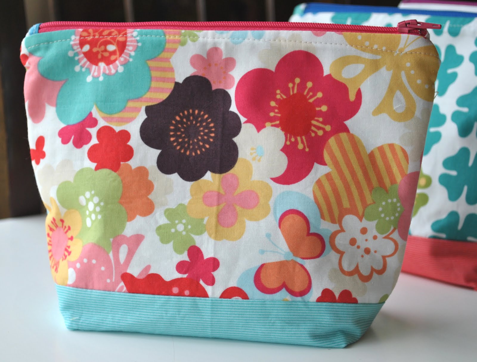 Pink Stitches: Quilt Top, Pouches & A Giveaway!