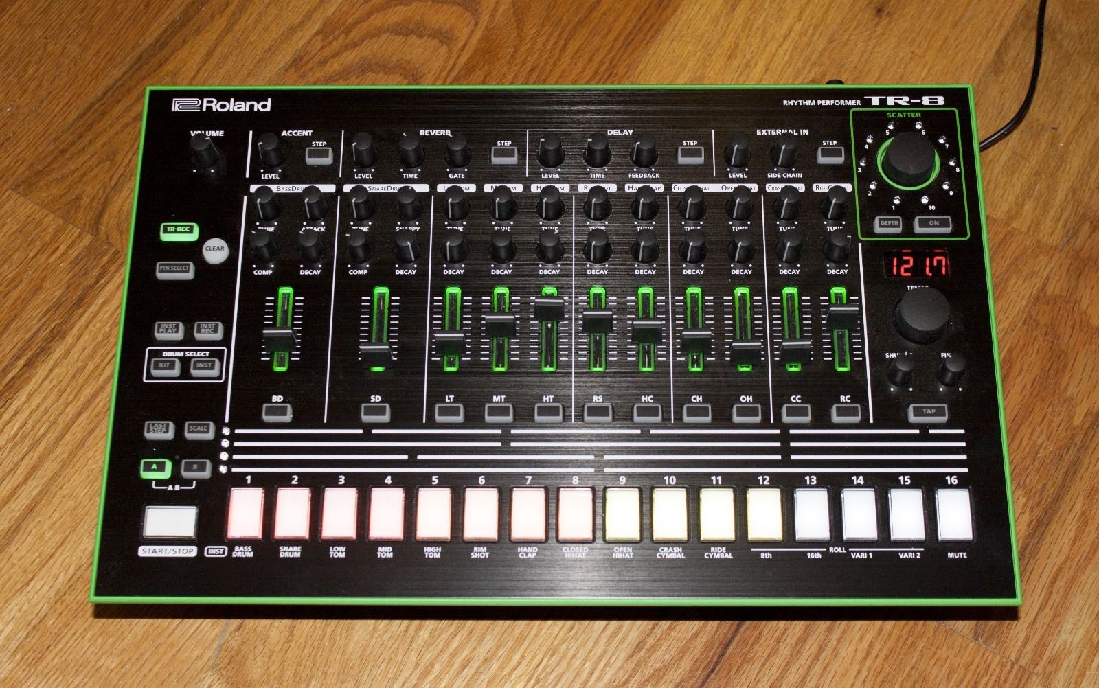 Roland TR-8 Rhythm Performer - Drum Machine Con Suoni TR-808 E TR-909, Per Live E Studio - Foto 11