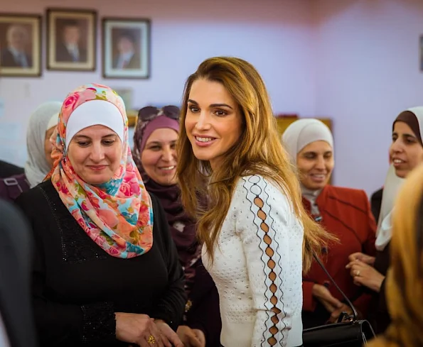 Queen Rania of Jordan visited Al Khansa’a Secondary School for Girls and attended part of Queen Rania Teacher Academy’s Novice Teacher Training