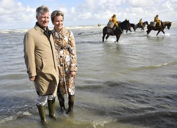 Queen Mathilde and King Philippe visited Orde van de Paardevisser in Oostduinkerke. Queen wore Dries Van Noten coat