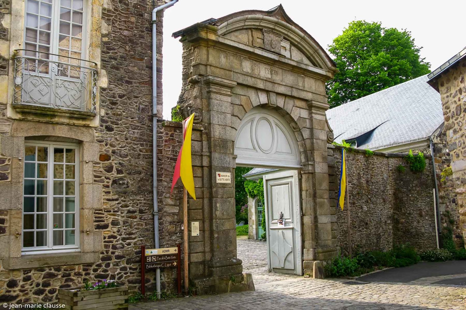 Découvrir la France en photos 114 SAINTE SUZANNE. (Mayenne 53)