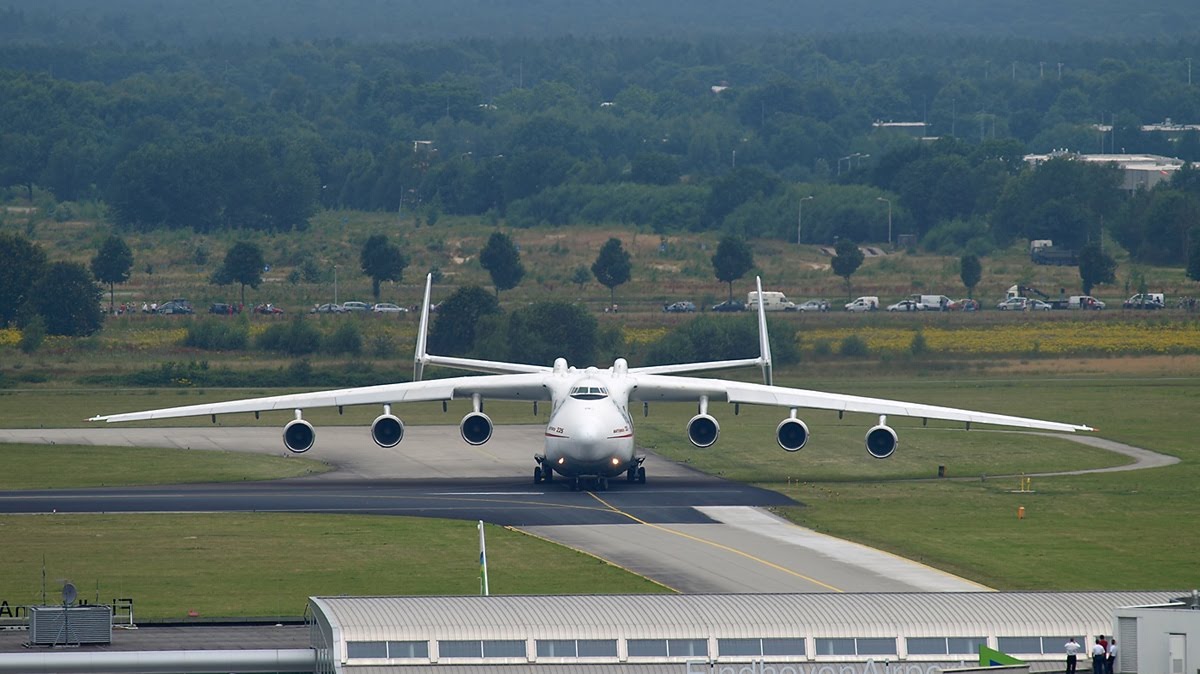 Antonov An 225 Mriya Pesawat Cargo Terbesar di Dunia 