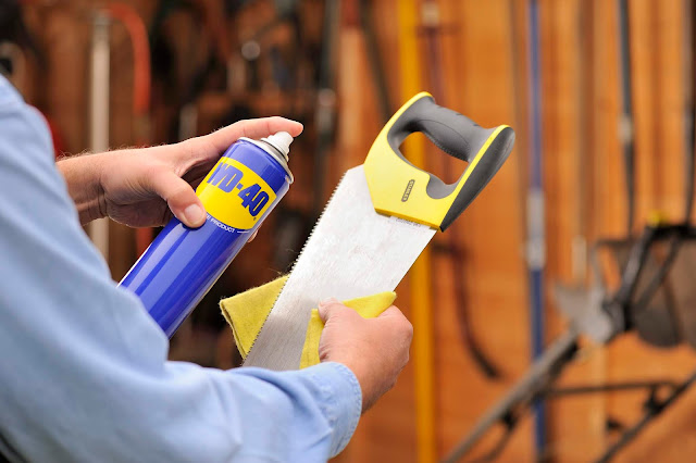 WD-40® Specialist™ Fast Acting Degreaser (Pakar Penghapus Kesan Minyak Pantas WD-40®). Dengan WD-40® Tidak Perlu Berpeluh Bagi Menghilangkan Kesan Minyak Degil. "Abah, tengoklah ni. Rantai basikal asyik tercabut je. Kotor pulak tu !", kata-kata mummy satu masa dahulu. Dan abah terus berkata "Maknya, tolong ambilkan spray WD-40®". Lantas mak ambilkan, dan abah semburkan di rantai basikal mummy ! WD-40® Specialist™ Fast Acting Degreaser (Pakar Penghapus Kesan Minyak Pantas WD-40®). Dengan WD-40® Tidak Perlu Berpeluh Bagi Menghilangkan Kesan Minyak Degil. "Abah, tengoklah ni. Rantai basikal asyik tercabut je. Kotor pulak tu !", kata-kata mummy satu masa dahulu. Dan abah terus berkata "Maknya, tolong ambilkan spray WD-40®". Lantas mak ambilkan, dan abah semburkan di rantai basikal mummy !