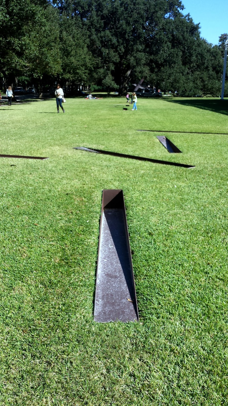 2346QCA Interdisciplinary Sculpture 1: ARTIST RESEARCH Michael Heizer