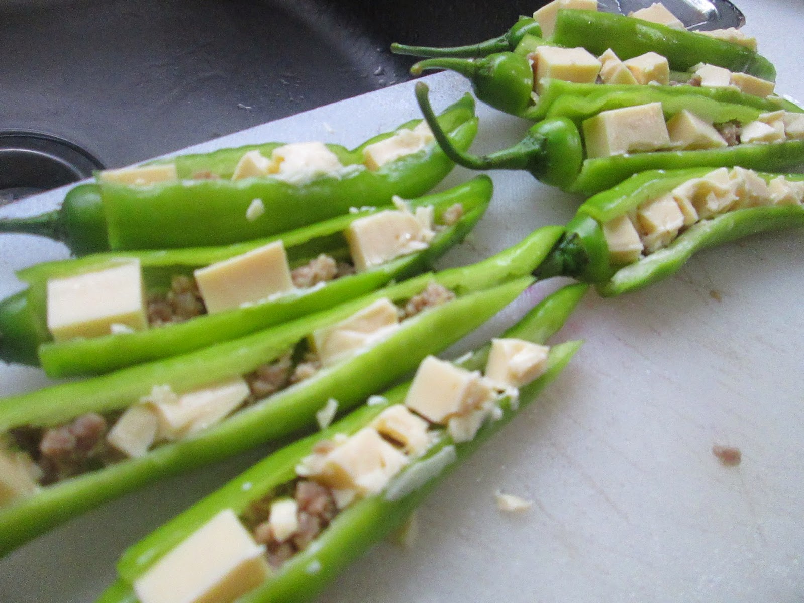 pica-pica-series-dinamita-green-chili-finger-food-best-partnered