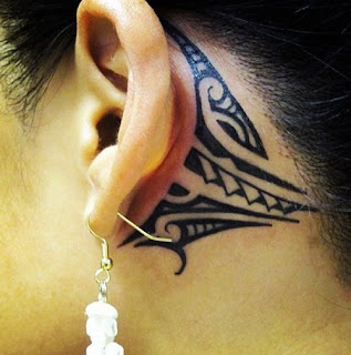 Bisa menjadi sedikit menyakitkan karena lokasinya tapi itu jelas tato telinga suku menakjubkan.