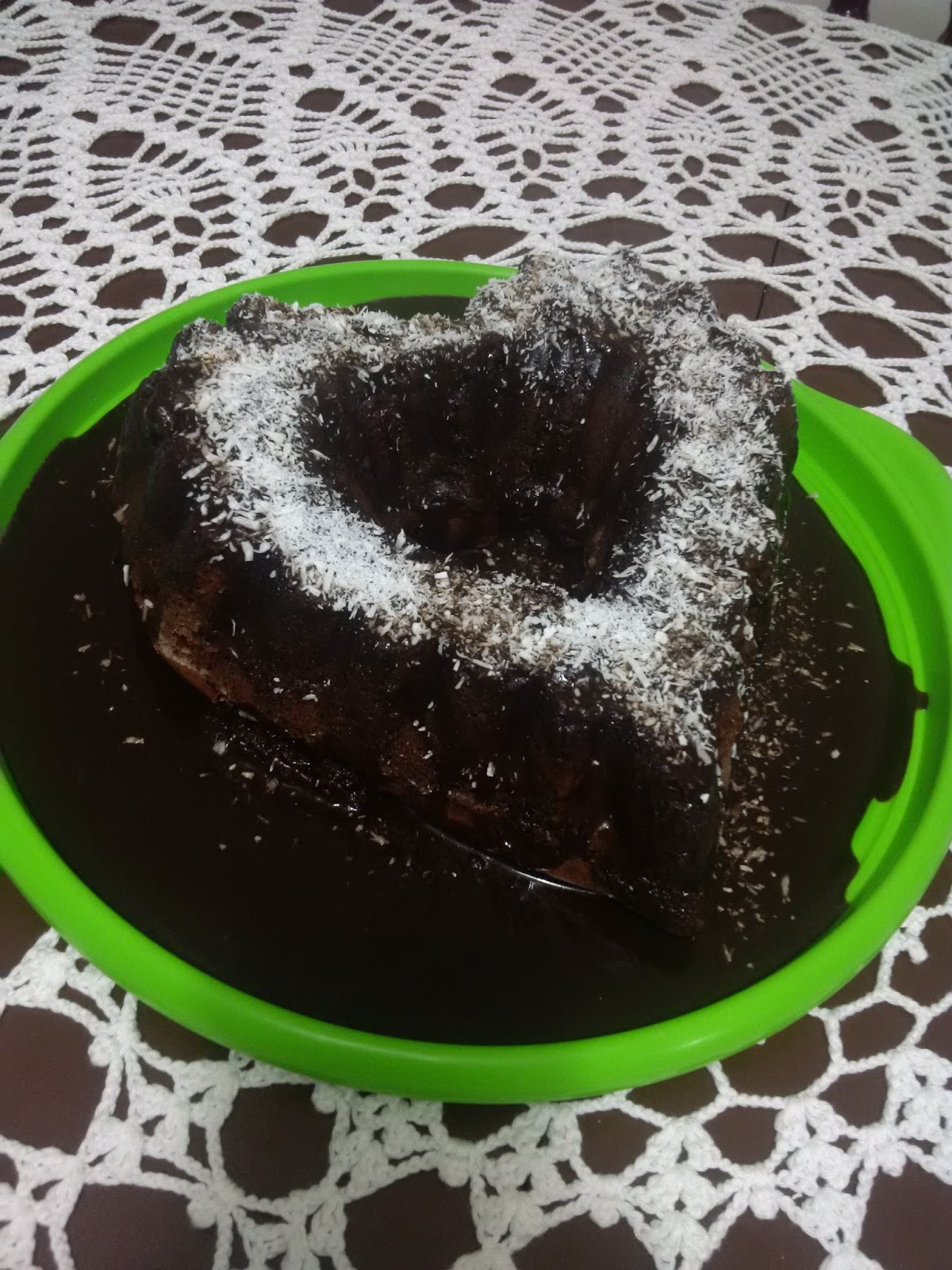 Ivelise Feito à Mão: Bolo De Chocolate com Calda Quente... Minhas Artes