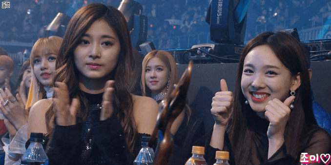 오늘 서가대 트와이스 레드카펫+무대+리액션.gif | 인스티즈