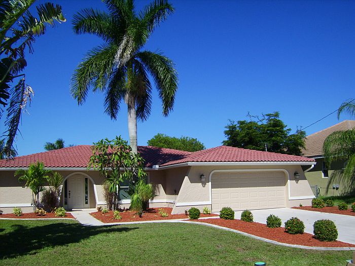 Pool Homes in Cape Coral / FL for rent Special Rates Villa Casamara