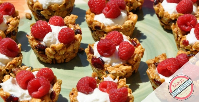 Tortinha de granola, torta de framboesa torta fit