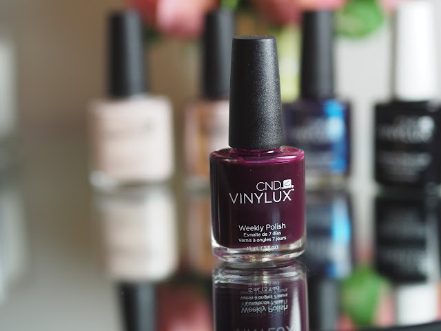 CND VINYLUX Polish & Topcoat