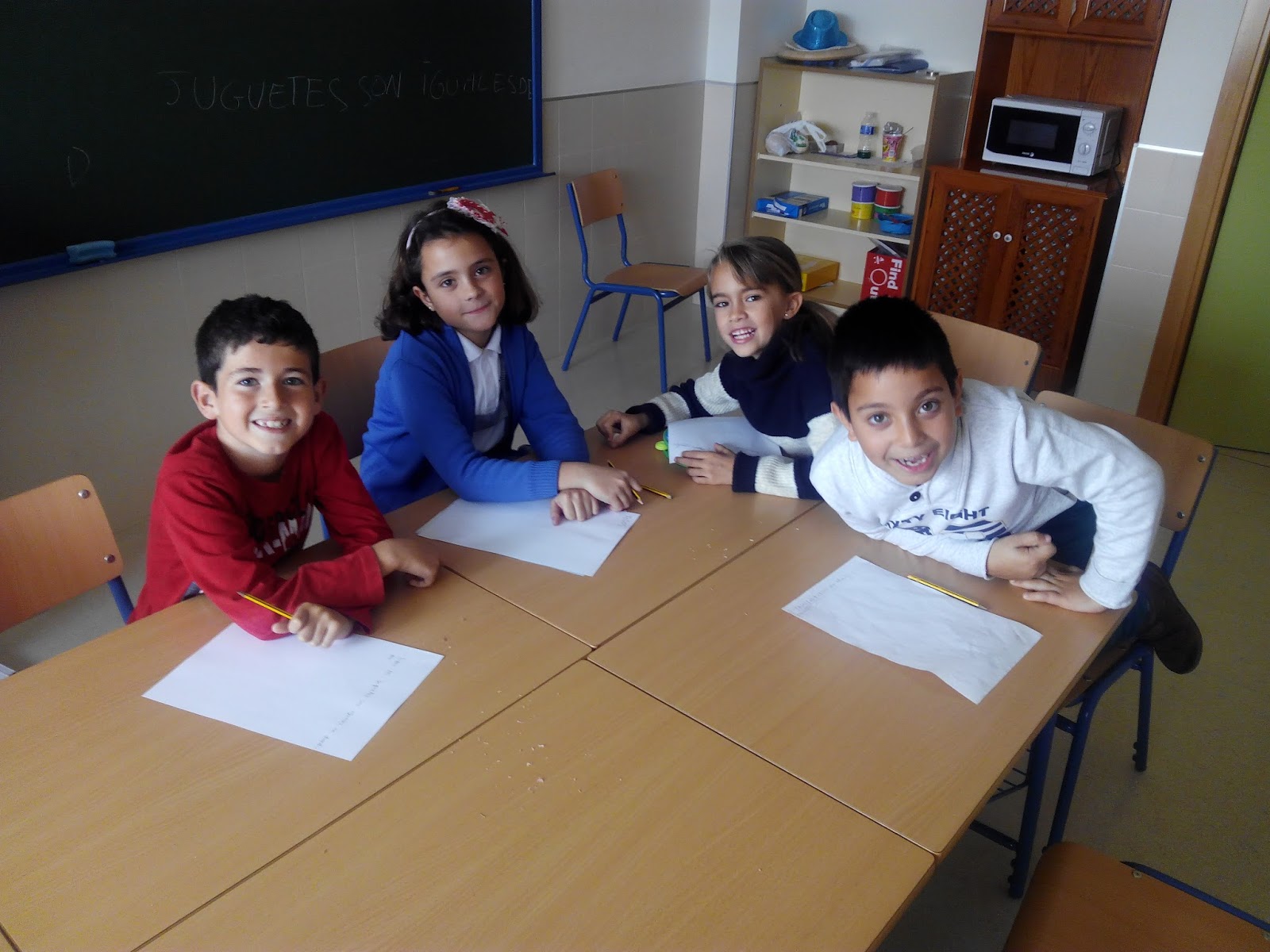 LA CLASE DE LA MEDIA CARITA: DEBATIENDO : ¿HAY JUGUETES DE CHICOS Y CHICAS?