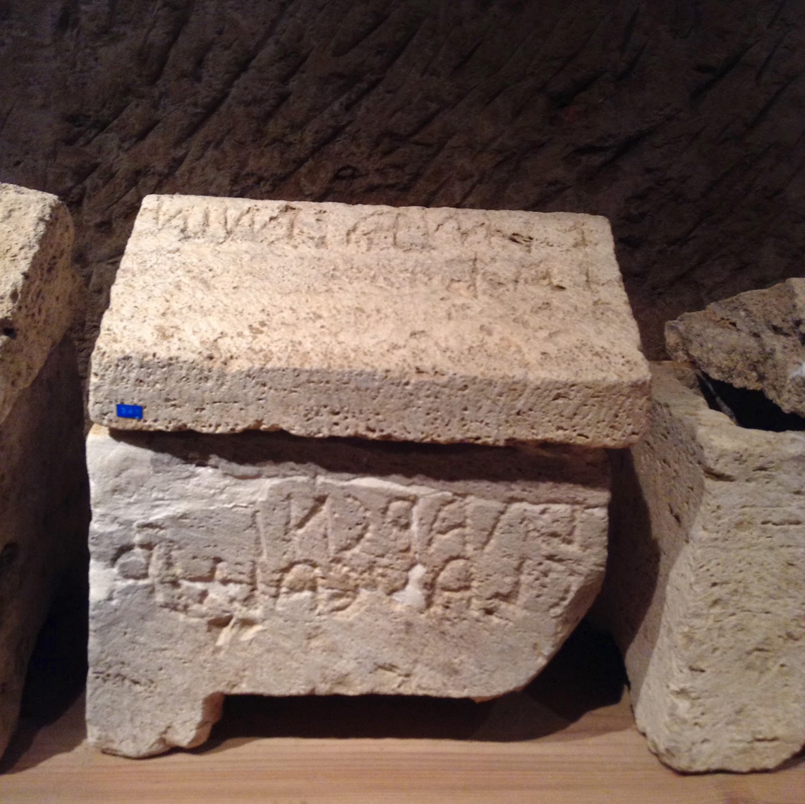 Museo Archeologico di Siena:  urnette con scritte
