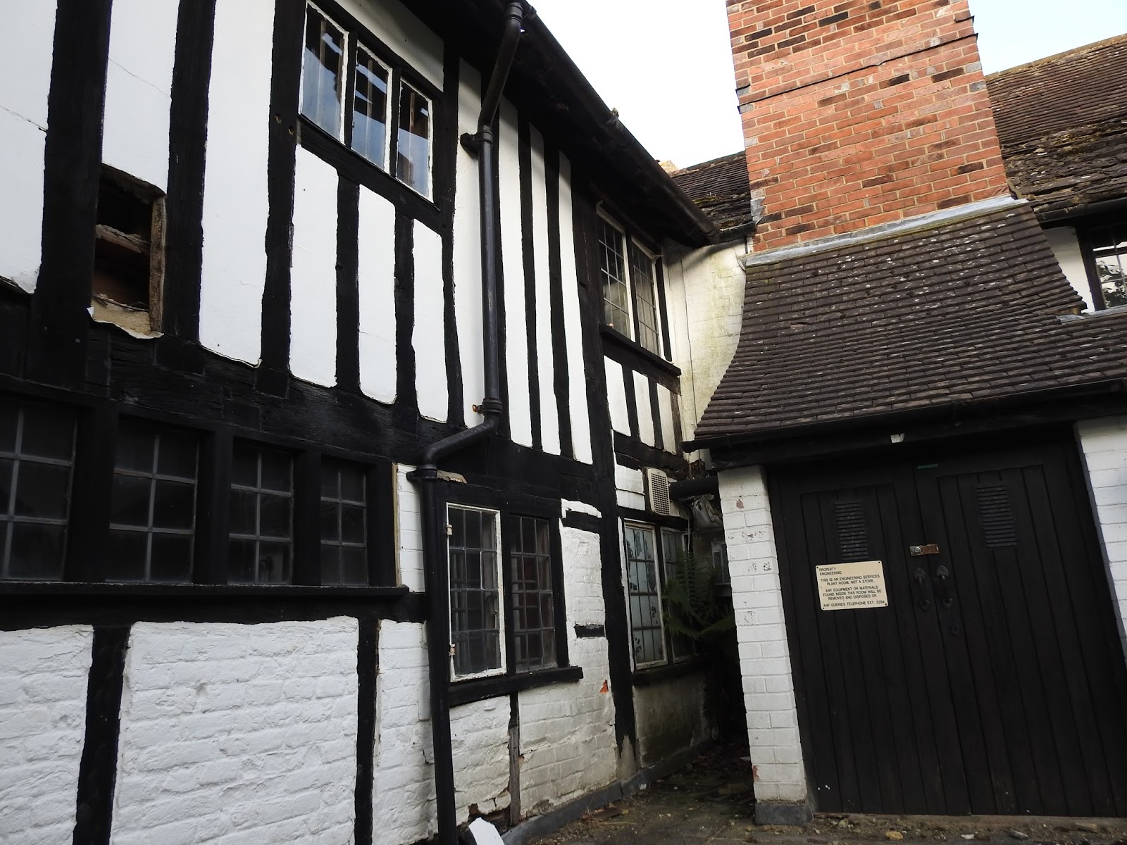 Crawley Old Town SIXTEEN PICTURES Edgeworth House & Wing House (Gatwick)