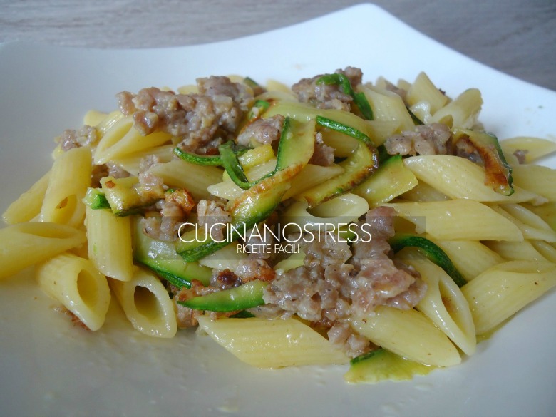 Cucinanostress PASTA con SALSICCIA E ZUCCHINE
