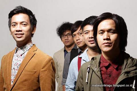 Lirik Lagu Diantara Kalian - D'Masiv | Mabes Lirik