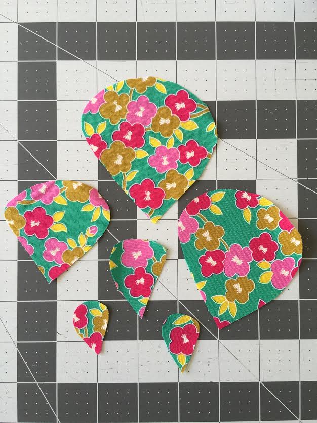 52 Quilters Day 3 How to make realistic flowers out of fabric