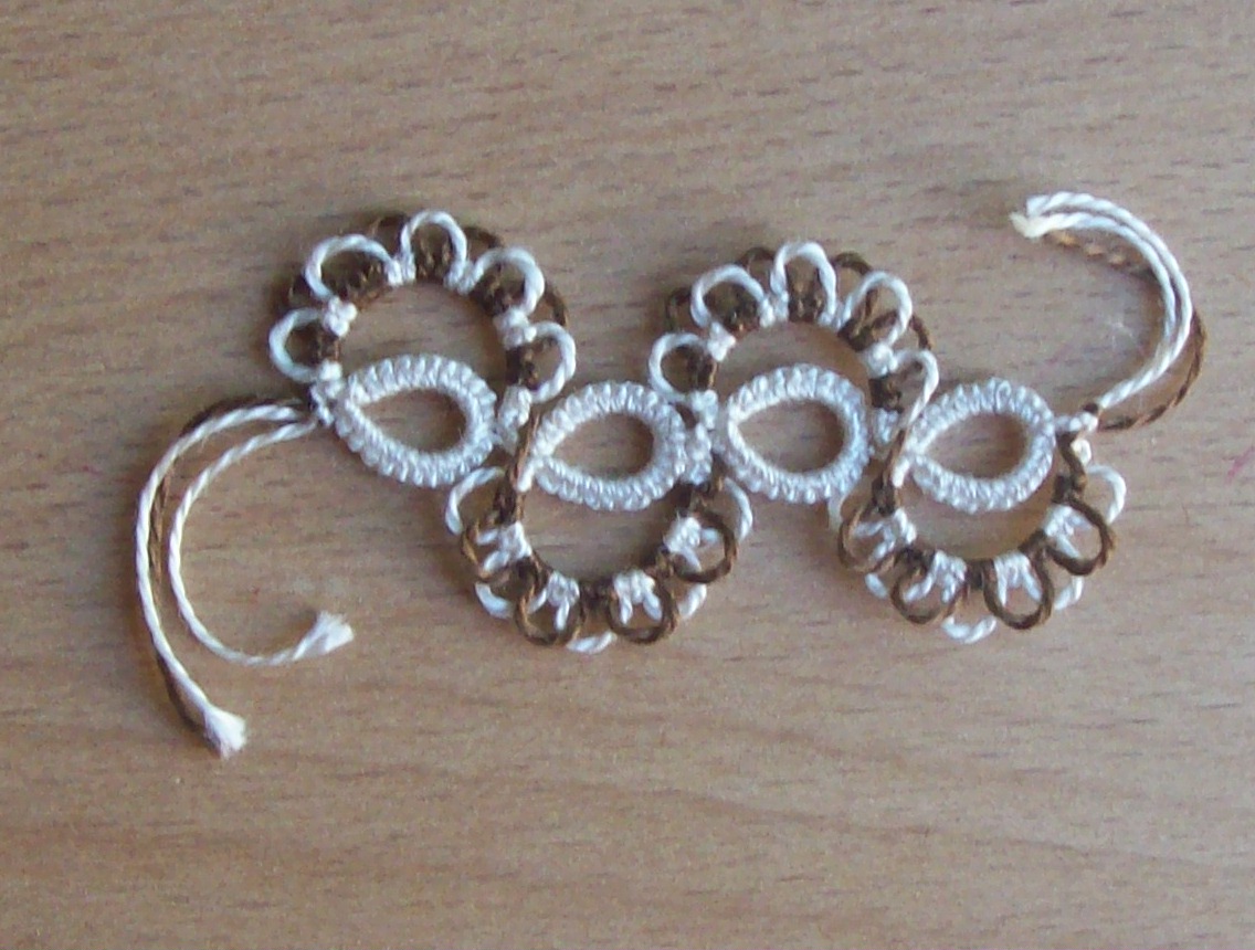 Daniela Mendola Tatting how to work with three shuttles (part 2