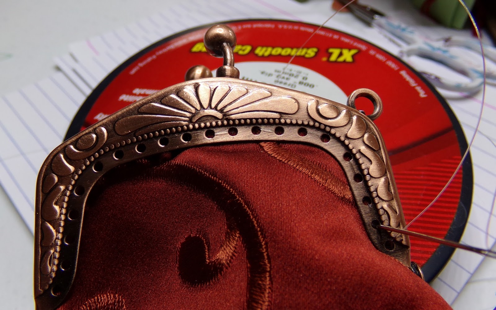 Shawkl Designs Clasp Purse Picture Tutorial