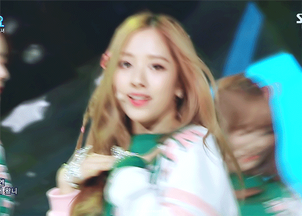 토치가 무서운 우주소녀 보나.gif | 인스티즈