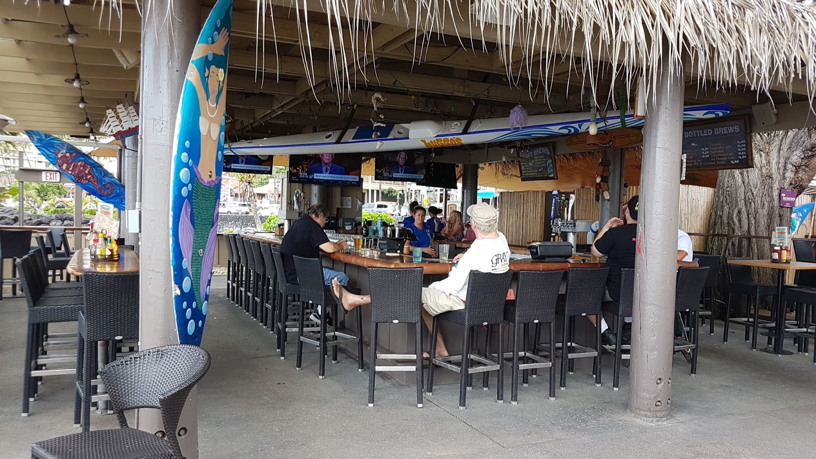 Jeeps Pubs Taverns and Bars Huggo's On The Rocks (Kona, Hawaii, U.S.A.)