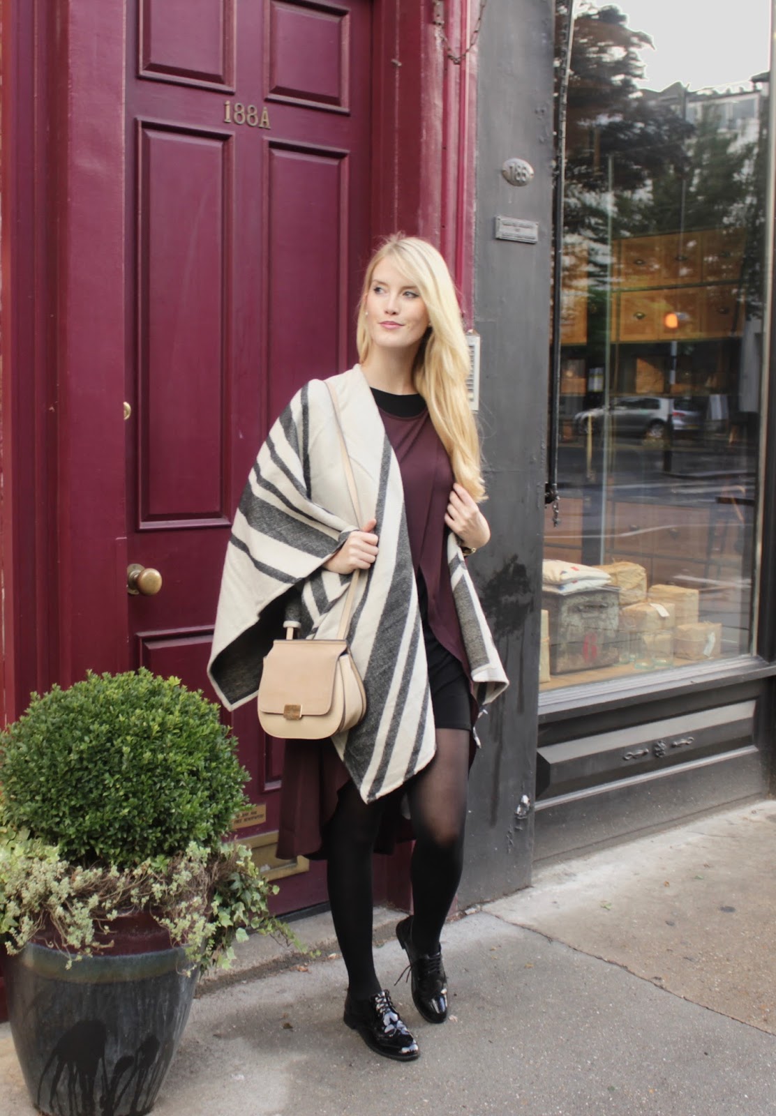 Layering Striped Cape Primark Lagenlook Zwiebellook Berry Beerentöne Notting Hill www.theblondelion.com Layering Striped Cape Primark Lagenlook Zwiebellook Berry Beerentöne Notting Hill www.theblondelion.com