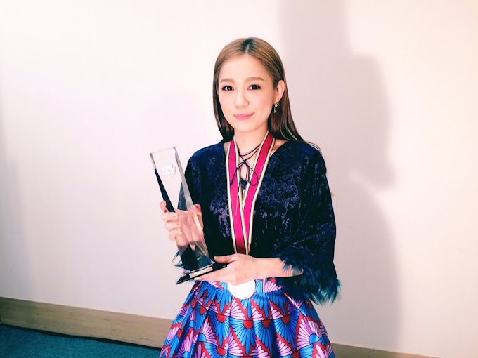 Kana Nishino recebe o Grande Prêmio do Japan Cable Awards