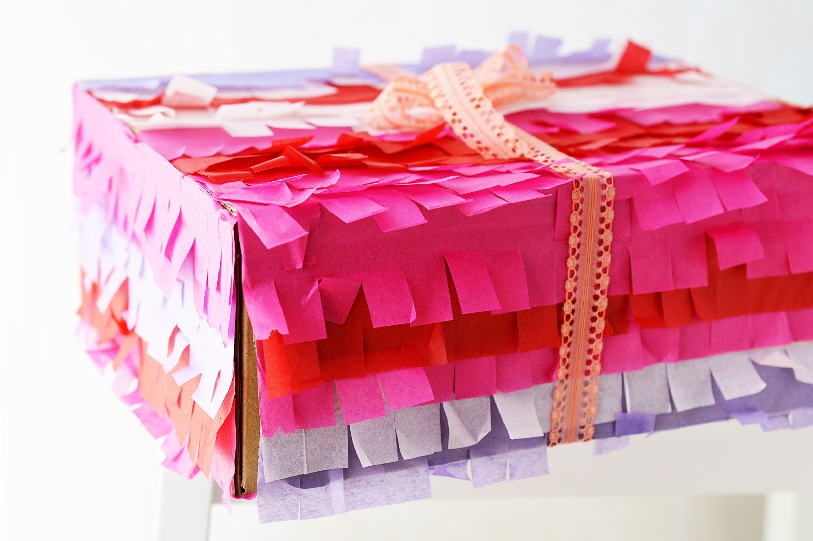 Surprise! DIY PINATA GIFT BOX Motte