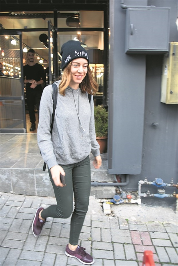 magazinbloger Sinem Kobal�ın makyajsız hali şaşırttı