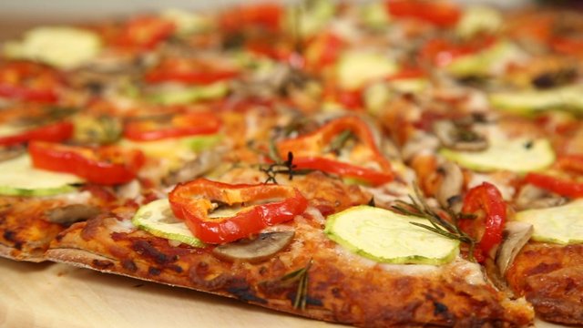 sebzeli pizza tarifi nurselin evi