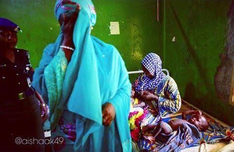 aa Photos: First lady of Kebbi state, Zainab Atiku Bagudu, bursts into tears during her visit to a public hospital in the state