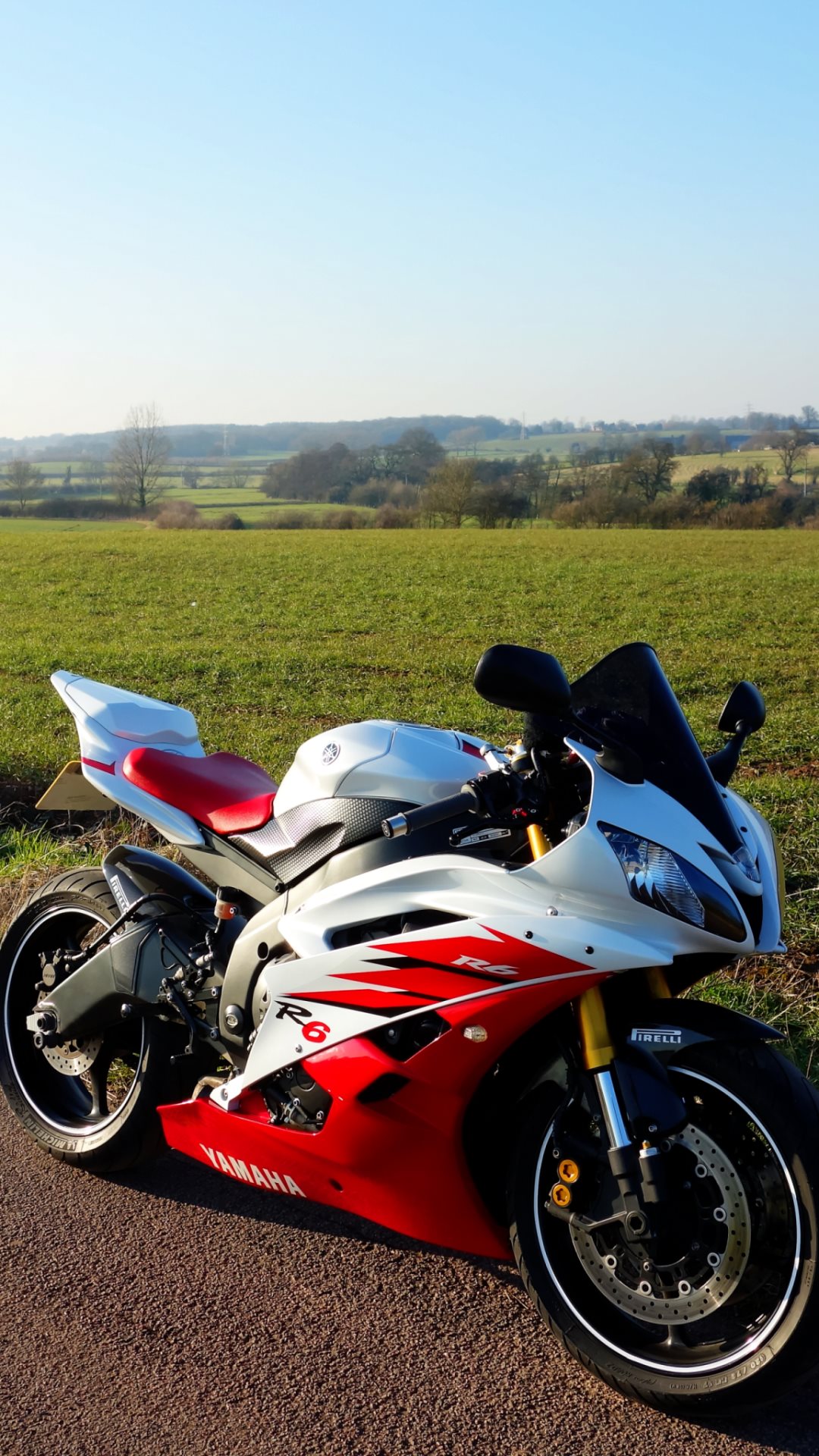 Yamaha R6 on the road for Samsung Galaxy and iPhone: 1080x1920