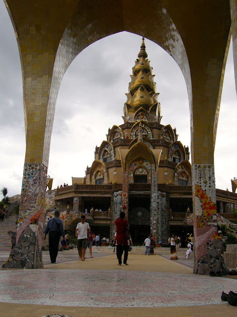 Visiting the Wat Phasorn Kaew in Khao Kho Visiting the Wat Phasorn Kaew in Khao Kho