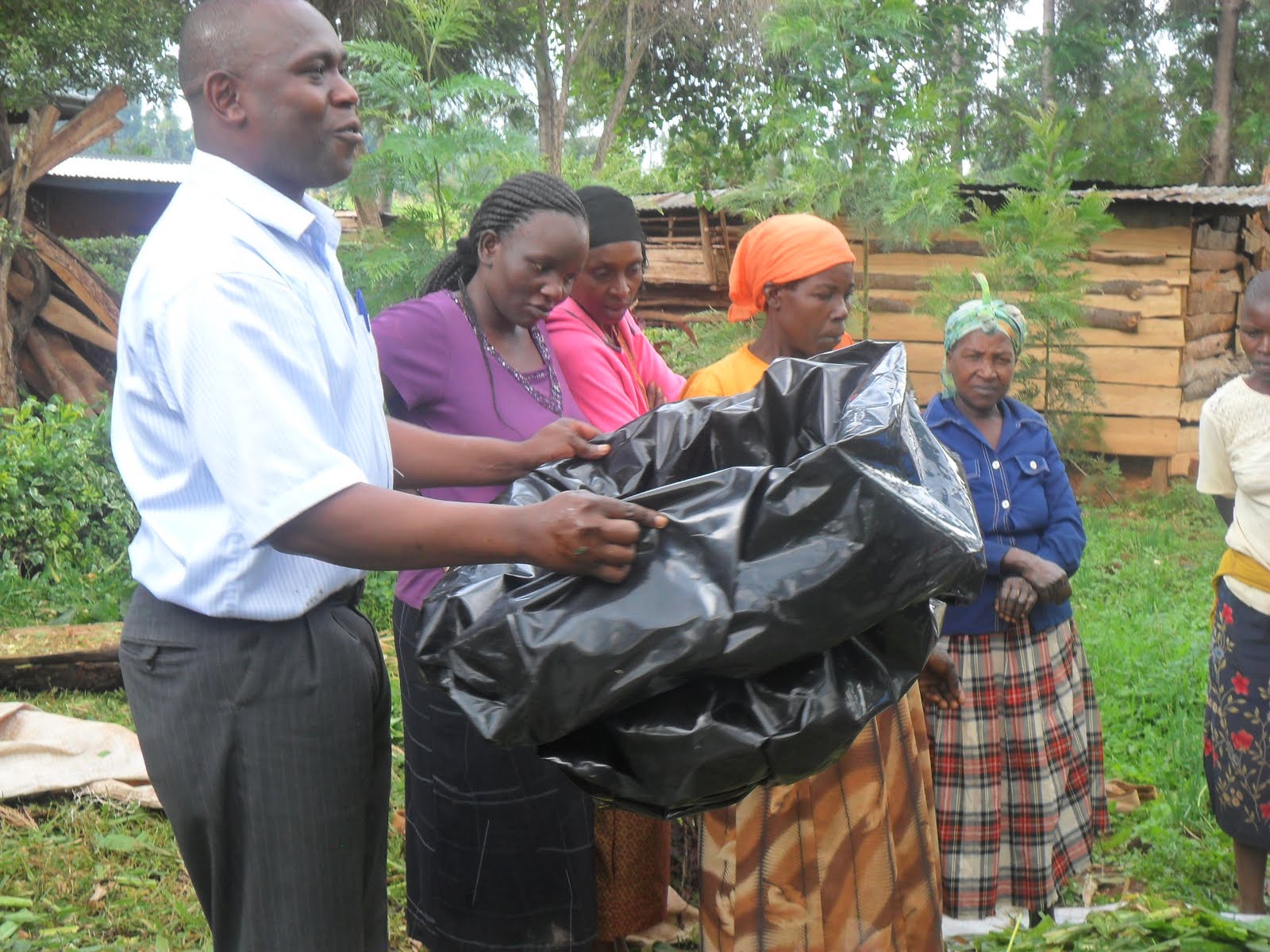 SMALLSCALE FARMING COMMERCIALIZED SILAGE PREPARATION
