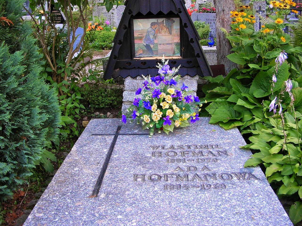 grób Ady i Wlastimila Hofmanów cmentarz w Szklarskiej Porębie