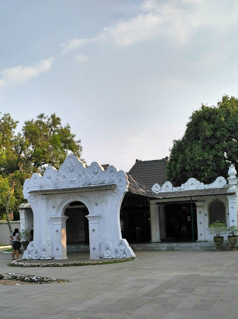 2 hari 1 malam di Cirebon part 1, keraton cirebon, nasi gamblang bu nur, wisata kuliner cirebon