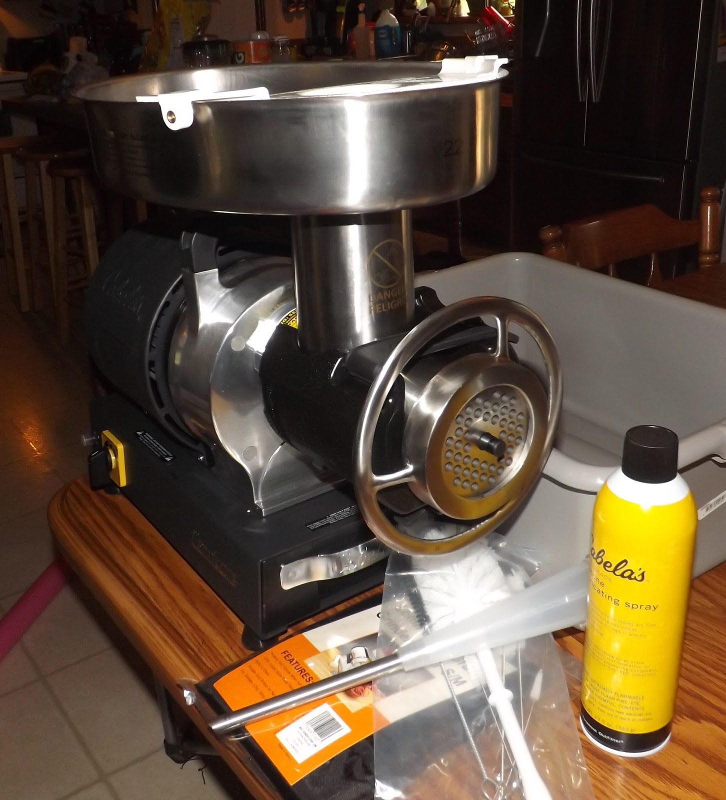 Yo Amo Dogos aka Yo Amor Dogos New Meat Grinder to Make Home made Dog Food