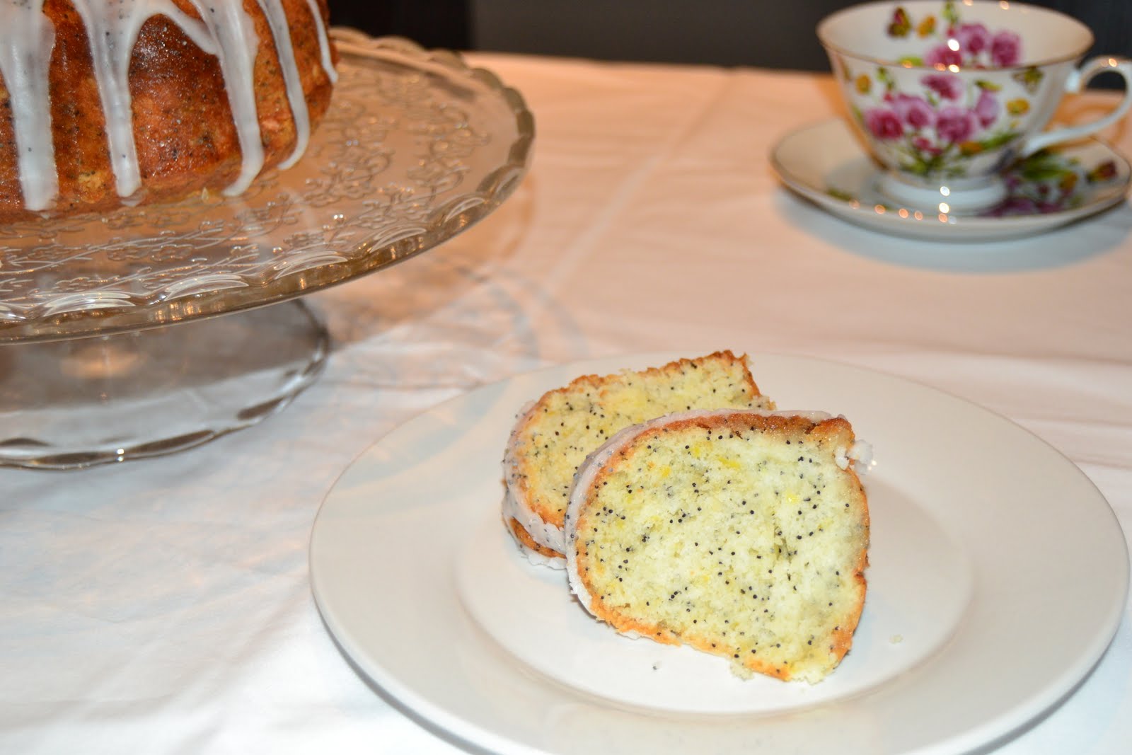 La chica de la casa de caramelo: Bundt cake de limón y semillas de amapola