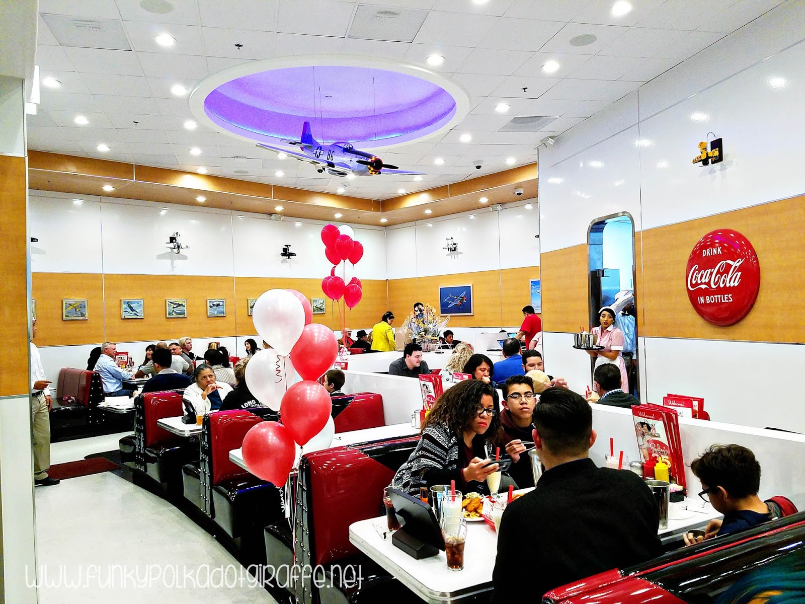 Funky Polkadot Giraffe New Ruby S Diner At Promenade Downey New Ruby S Diner At Promenade Downey Debuts Table Top Ordering Technology