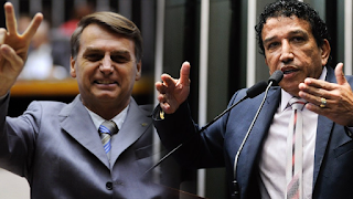 Resultado de imagem para Bolsonaro e Magno Malta no congresso
