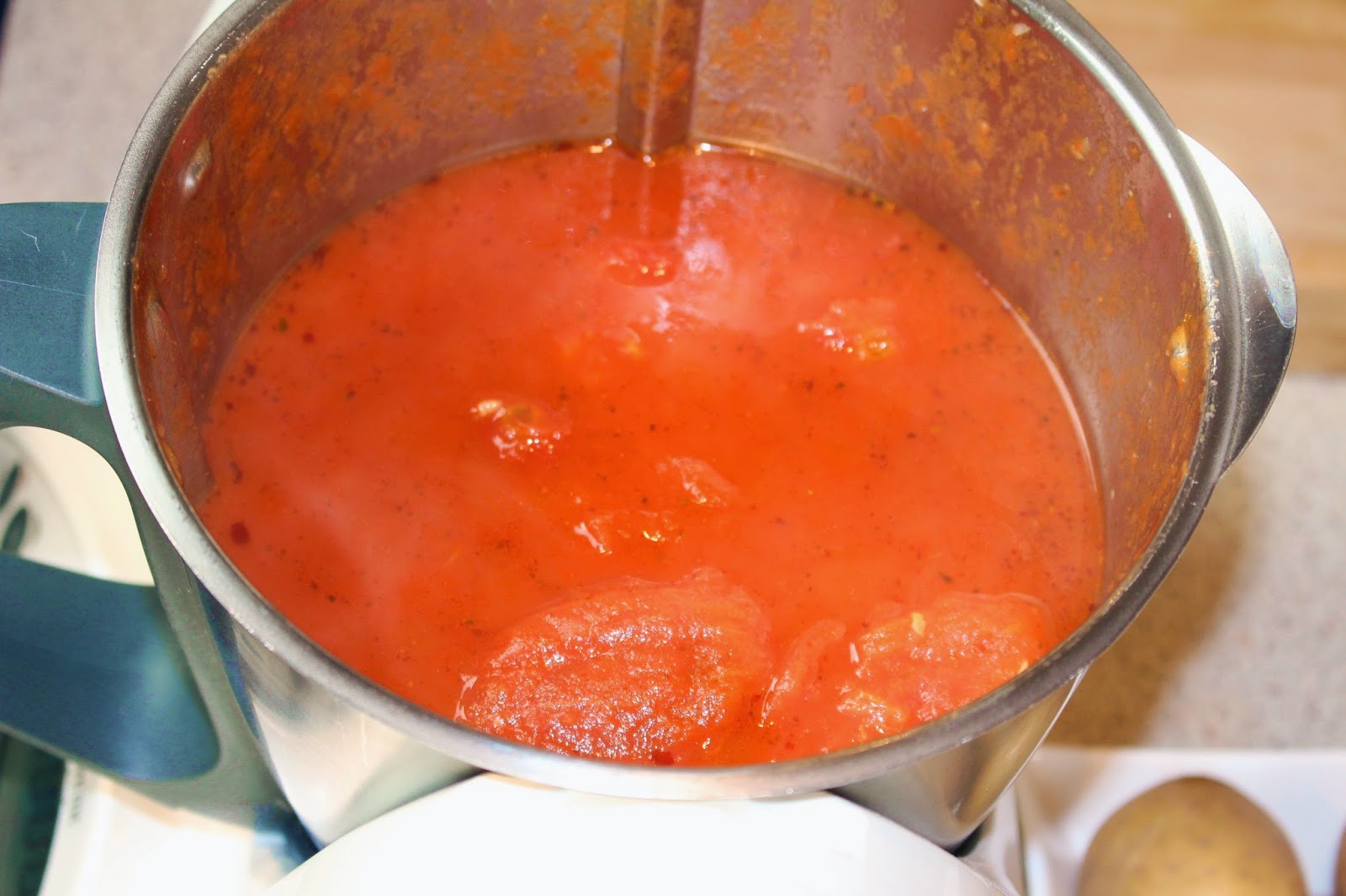 Perabella schön-satt : Serbische Bohnensuppe mit Cabanossi