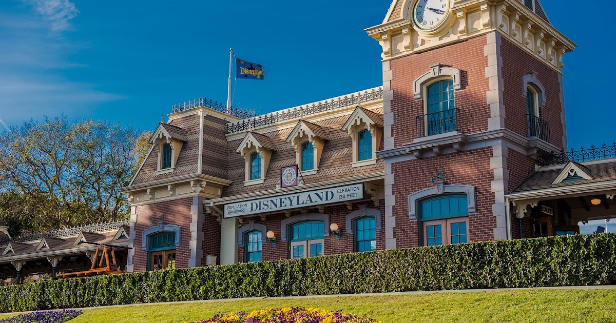 Afternoon at Main Street Station